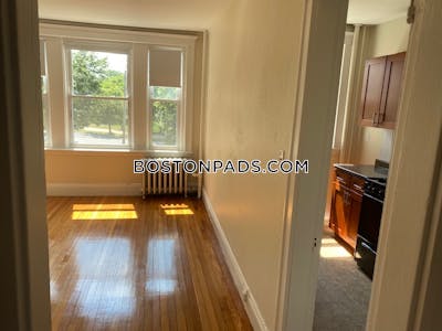 Fenway/kenmore Renovated 1 bed 1 bath available 9/1 on Boylston St in Fenway! Boston - $2,395 50% Fee