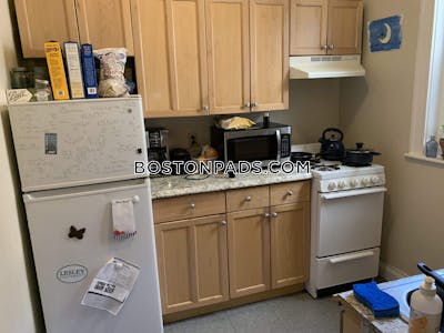 Allston Best Deal Alert! Spacious 1 Bed 1 Bath apartment in Comm Ave Boston - $2,850